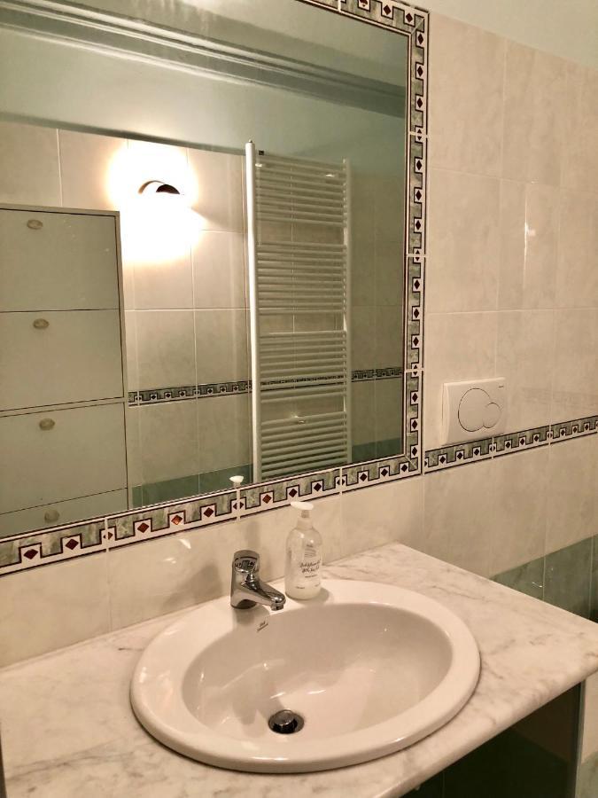 Camera Matrimoniale Privata Con Bagno Interno Vercelli Exterior foto